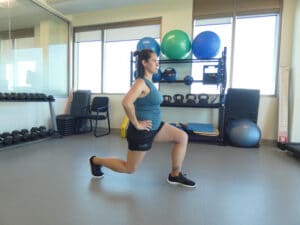 woman-doing-frontal-lunge